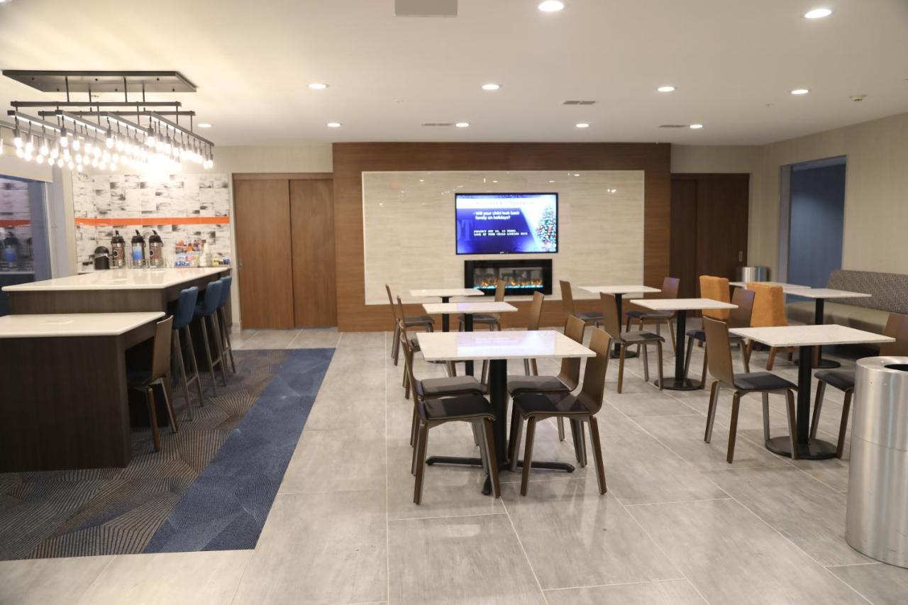 La Quinta By Wyndham Montgomery Esterno foto