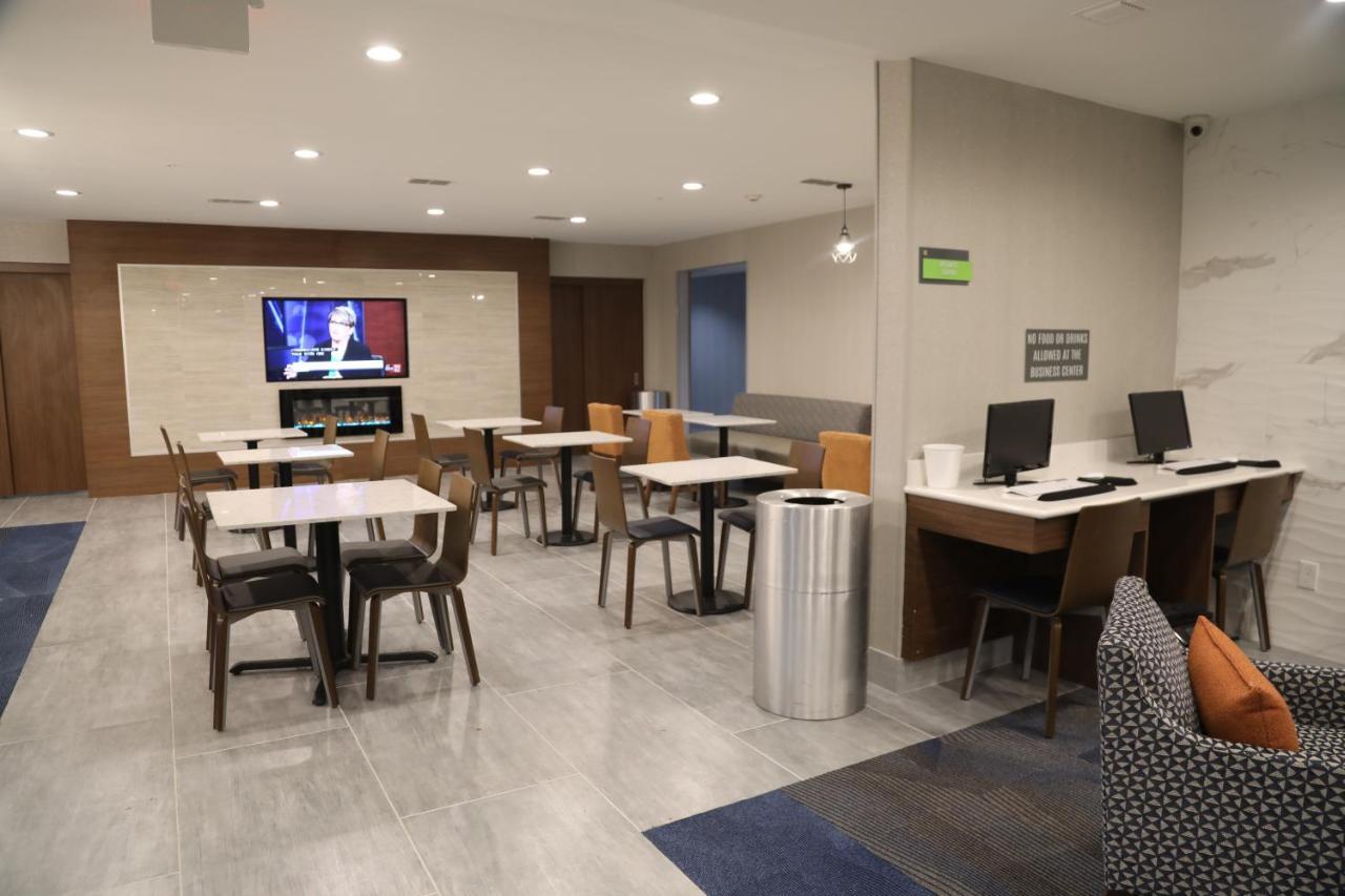 La Quinta By Wyndham Montgomery Esterno foto